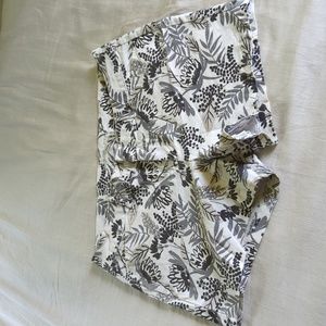 Old Navy Pixie Gray White Floral Shorts size 6